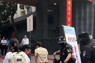 悲剧！阿尔及利亚一名17岁球员在比赛中被严重踢伤，十天后身亡